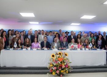 Gino Segura se reúne con representantes del sector turístico nacional en el “Jueves Legislativo”