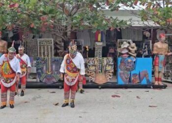 Voladores de Papantla se retiran de la Zona Arqueológica de Tulum tras caída en afluencia turística
