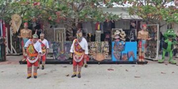 Voladores de Papantla se retiran de la Zona Arqueológica de Tulum tras caída en afluencia turística