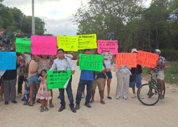 Estalla conflicto por cenotes en Akumal: bloquean acceso a comunidad tras detención