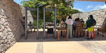 Refuerzan seguridad en zona arqueológica de Tulum; instalan detectores y endurecen filtros