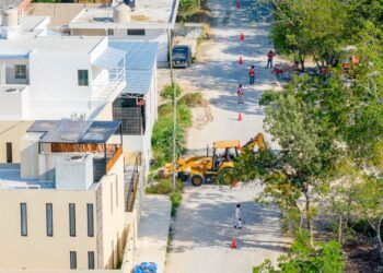 Dignifican calles de la colonia Ya’ax Tulum con jornada de limpieza