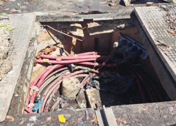 Explosión en registro de CFE deja sin luz al centro de Tulum; afectadas varias manzanas