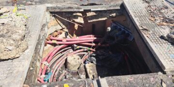Explosión en registro de CFE deja sin luz al centro de Tulum; afectadas varias manzanas