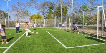 Impulso al deporte: entregan cancha de fútbol 7 en comunidad de Ucum