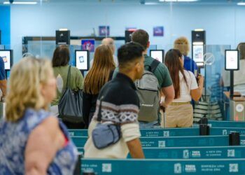 Cancún reforzará control migratorio con 40 e-gates y más filtros en el aeropuerto