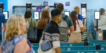 Cancún reforzará control migratorio con 40 e-gates y más filtros en el aeropuerto