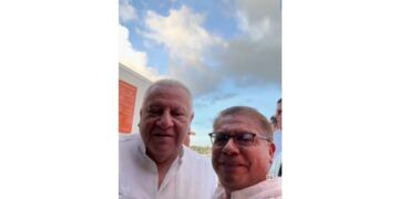 Marín llega a Cozumel con respaldo empresarial; baja convocatoria marca su visita