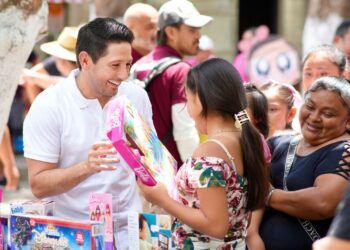 Llevan juguetes a comunidades de Cozumel por Día del Niño; refuerzan acciones del DIF estatal