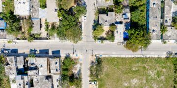 Tulum avanza con obra de guarniciones y banquetas en la colonia Ejido