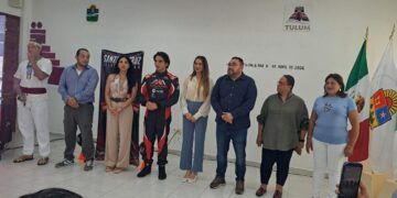 Presentan en Tulum al piloto Santiago Cruz rumbo al “Tulum 100”