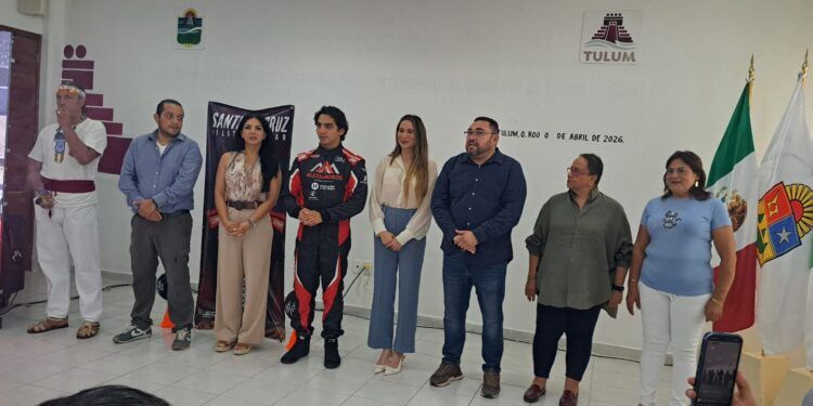 Presentan en Tulum al piloto Santiago Cruz rumbo al “Tulum 100”