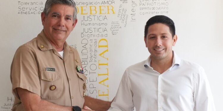 Renán Sánchez refuerza coordinación con la Marina para seguridad en Cozumel