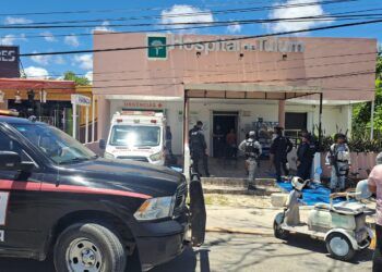 Riña dentro del hospital de Tulum tras accidente vial desata movilización
