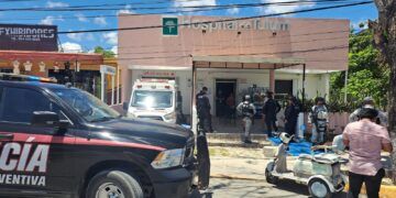 Riña dentro del hospital de Tulum tras accidente vial desata movilización