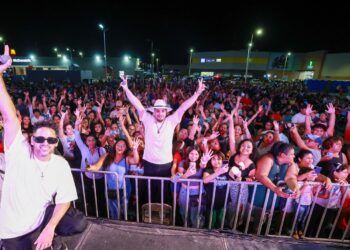 Playa del Carmen celebra a las madres con concierto masivo y ambiente familiar
