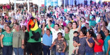 Renán Sánchez celebra a 2,500 madres en Cozumel y refrenda compromiso con las familias
