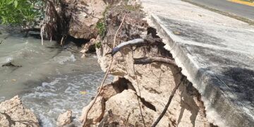 Indiferencia institucional ante desprendimientos en el Boulevard Bahía de Chetumal