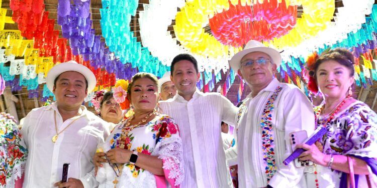Renán Sánchez reconoce 178 años de tradición en El Cedral, símbolo de identidad y resistencia cultural en Cozumel