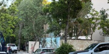 Clausuran edificio en Aldea Zamá tras operativo de autoridades federales y estatales