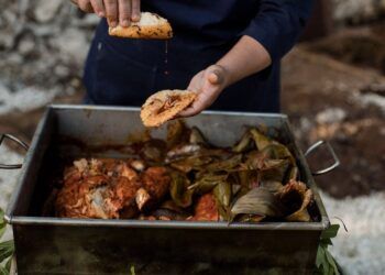 Cochinita pibil tradicional yucateca: receta con achiote y naranja agria