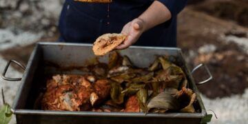 Cochinita pibil tradicional yucateca: receta con achiote y naranja agria