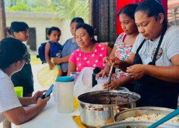 Un plato de comida y esperanza: comedor comunitario ayuda a familias vulnerables en Tulum