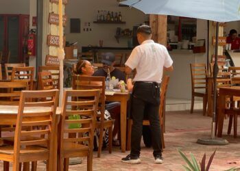 Empresarios de Tulum advierten crisis en restaurantes; sargazo, bajos turistas y altos costos golpean al sector