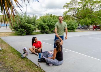 Tulum fortalece infraestructura deportiva con rehabilitación de canchas en la Unidad Deportiva