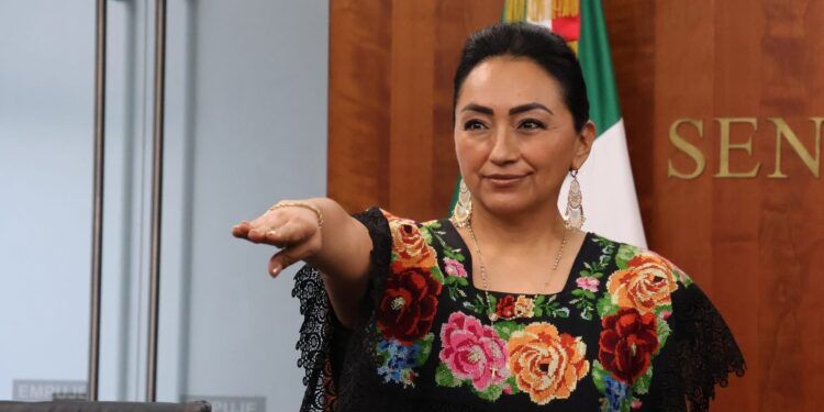 Pide licencia Anahí González y toma protesta Maribel Cruz como senadora suplente