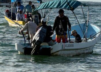 Arranca torneo de pesca “Día de las Madres 2026” en Playa Maya con 10 embarcaciones