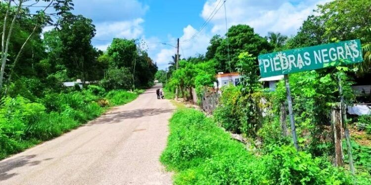 Operativo en zona rural de José María Morelos deja camioneta asegurada tras reportes de disparos