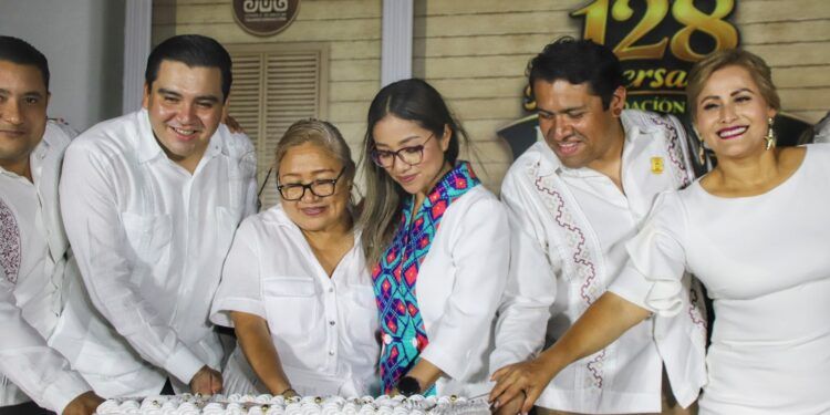 Chetumal celebra 128 años con una noche de orgullo, memoria y fiesta popular