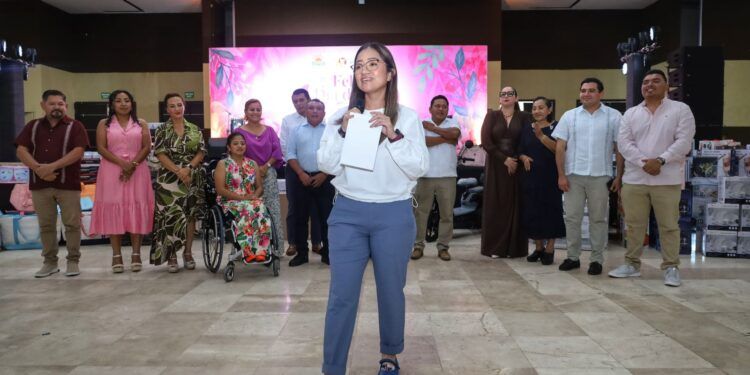 Yensunni Martínez reconoce a madres trabajadoras del Ayuntamiento de Othón P. Blanco