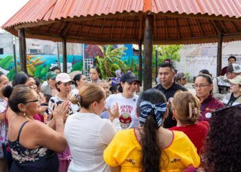 Estefanía Mercado recorre Villas del Sol y promete rehabilitación de parques y espacios públicos
