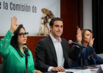 Senado avanza en reconocimiento legal de guías turísticos impulsado por Gino Segura