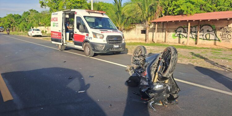 Turista provoca accidente sobre la carretera 307 en Tulum
