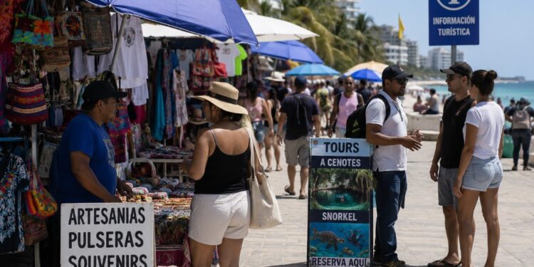Comercio ambulante y servicios turísticos lideran la informalidad en Quintana Roo
