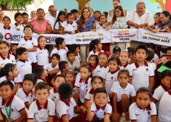 Después de 44 años, estudiantes de Ucum estrenan domo escolar inaugurado por Mara Lezama