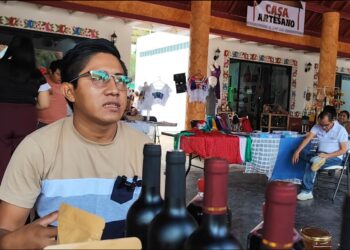 Egresado de la UIMQROO transforma investigación universitaria en negocio basado en la jamaica