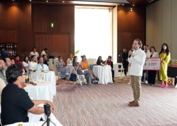 Fernando Muñoz Calero reconoce el talento local en la premiación de Embajador Turístico 2026