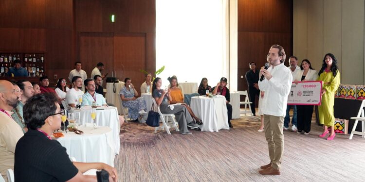 Fernando Muñoz Calero reconoce el talento local en la premiación de Embajador Turístico 2026