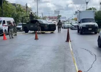 Sismo fractura la avenida López Portillo en Cancún; autoridades evalúan posibles daños estructurales