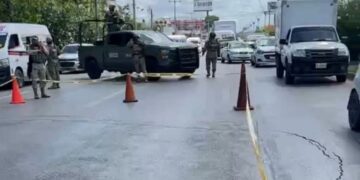 Sismo fractura la avenida López Portillo en Cancún; autoridades evalúan posibles daños estructurales