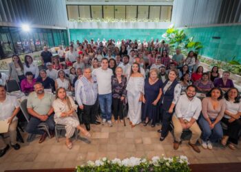 Gino Segura fortalece alianza con organizaciones civiles de Quintana Roo