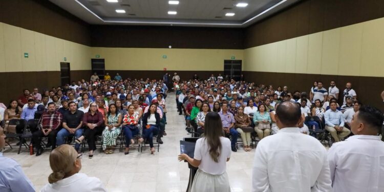 Reconoce Yensunni Martínez trayectoria de 383 trabajadores del Ayuntamiento de Othón P. Blanco