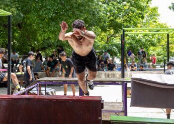 Más de 50 atletas desafían la gravedad en el 7.º Encuentro de Parkour y Cultura Urbana «Xibalba»