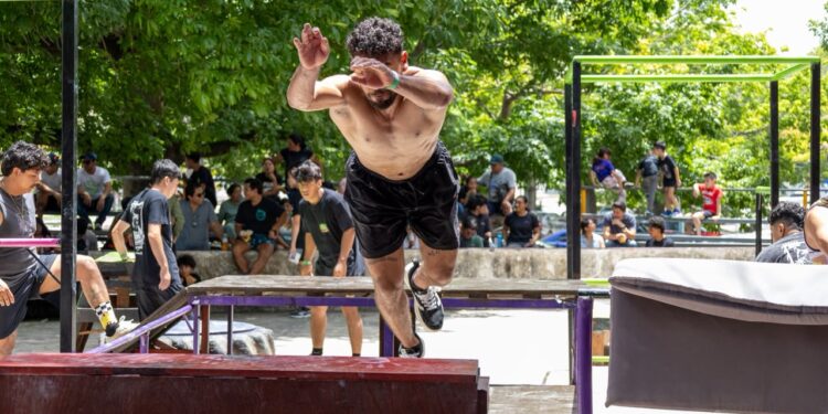 Más de 50 atletas desafían la gravedad en el 7.º Encuentro de Parkour y Cultura Urbana «Xibalba»