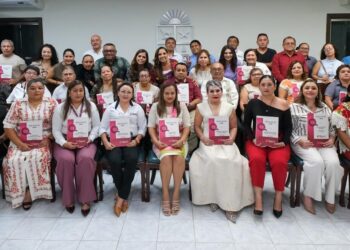 Reconoce Mara Lezama trayectoria de 457 servidores públicos de Quintana Roo