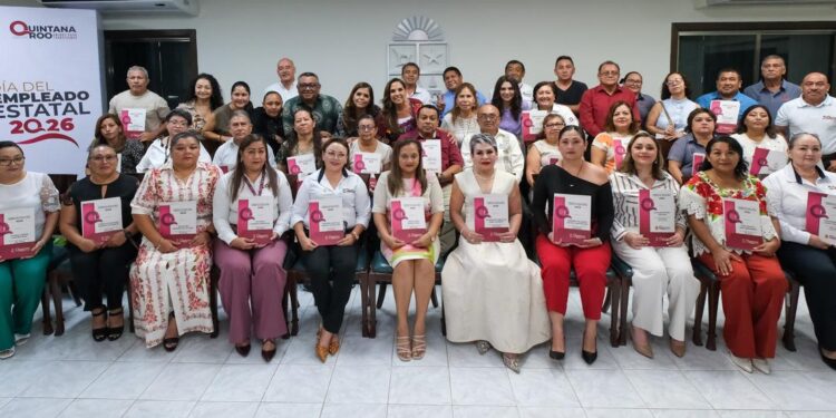Reconoce Mara Lezama trayectoria de 457 servidores públicos de Quintana Roo